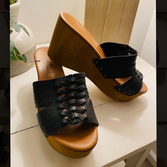 Seychelles • Italian Leather Wedge - Picture 2 of 11